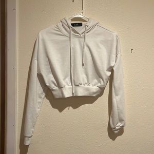 Women’s small cropped white sweater, well condition, worn before